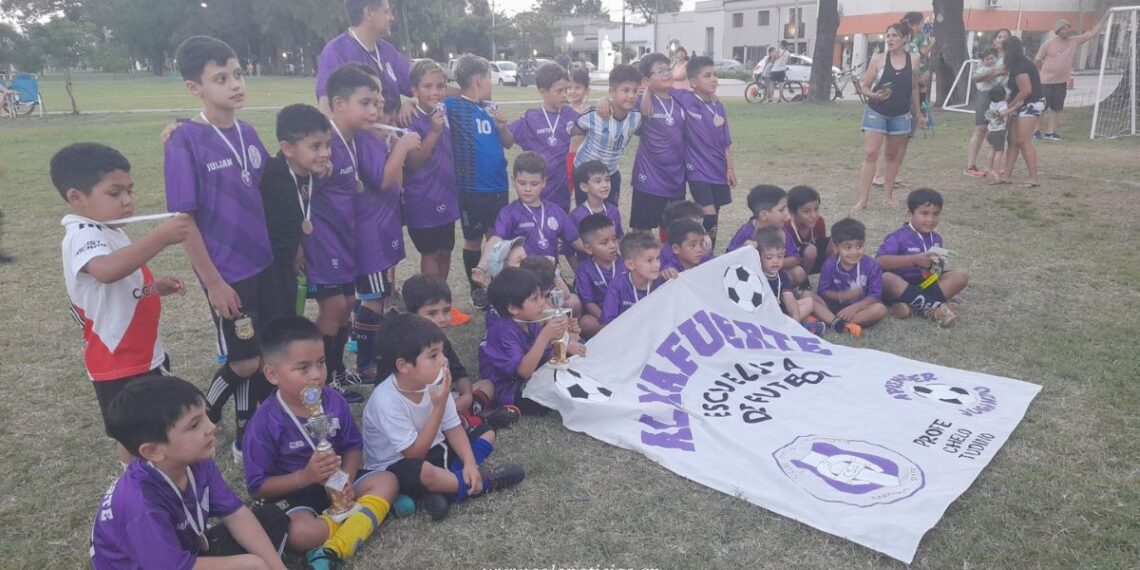 Multitudinario debut de la Escuelita de Fútbol del Club Sportivo Almafuerte