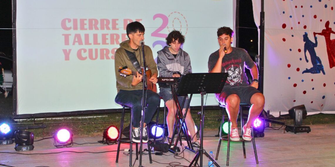 Cierre de los Talleres y Cursos 2024 en Díaz: Reconocimientos, Participación Comunitaria y un Emotivo Homenaje