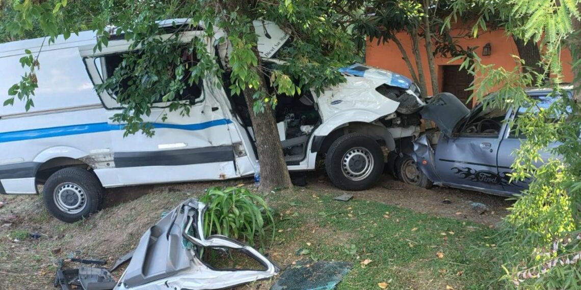 Integrantes de «Los Náufragos» sufrieron un accidente vial en Arocena