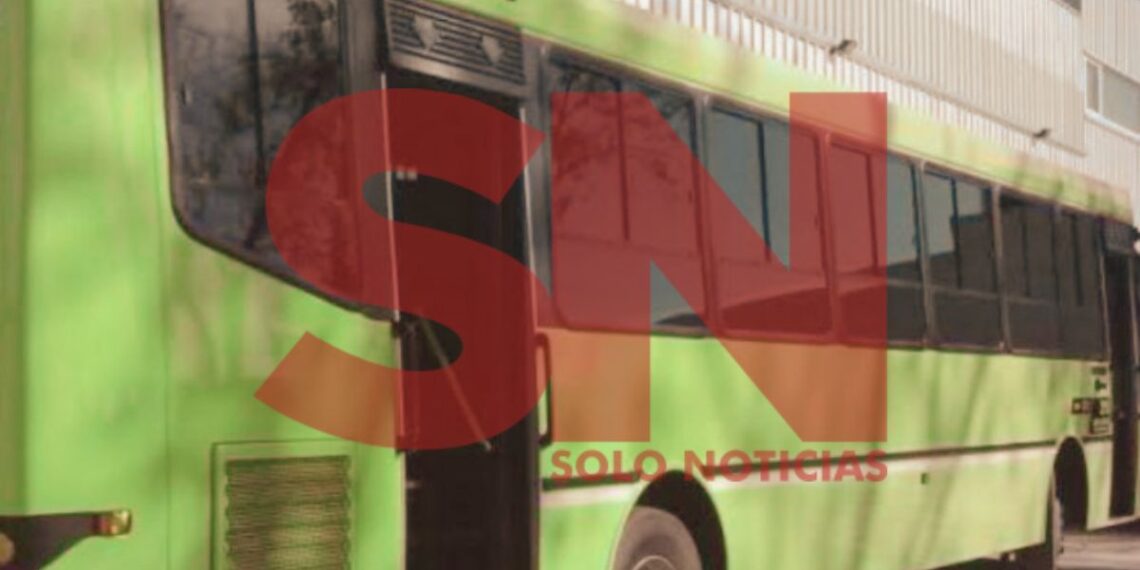 Festejo en Maciel termina con dos vecinos lesionados tras caída de colectivo