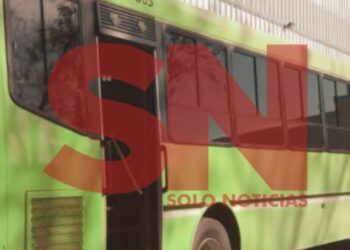 Festejo en Maciel termina con dos vecinos lesionados tras caída de colectivo