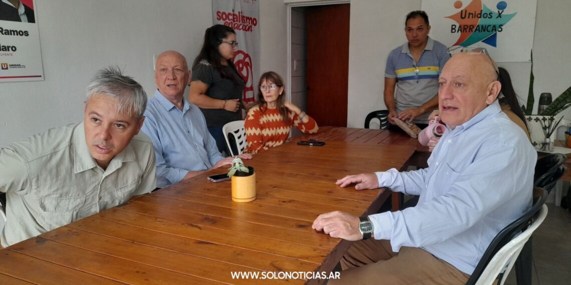 Diputados Drisun y Bonfatti junto al Presidente Comunal Gustavo Ramos en diálogo exclusivo