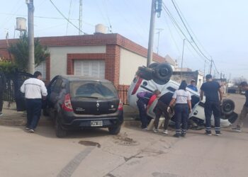 Gálvez: choque entre un auto y un vehículo del Correo Argentino
