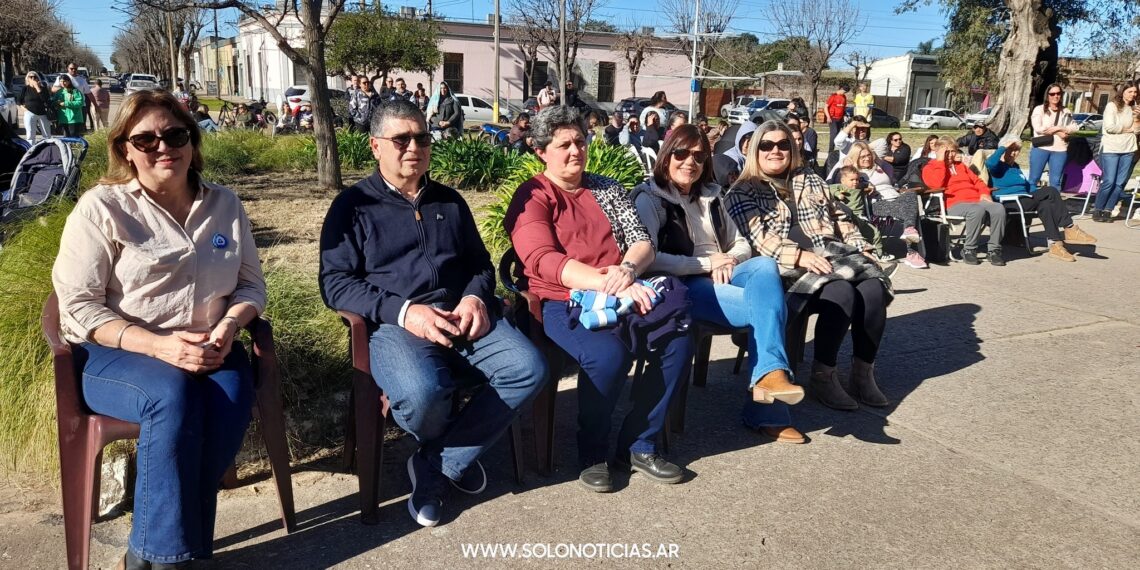Díaz: En una tarde celeste y blanca, celebró el Día de la Bandera