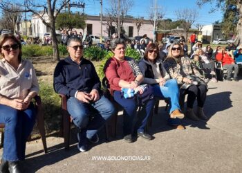 Díaz: En una tarde celeste y blanca, celebró el Día de la Bandera