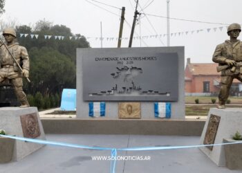 Bernardo de Irigoyen: Homenaje a Malvinas con la inauguración de un monumento