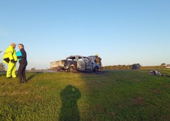 Incendio de vehículo en la Autopista a la altura del km 75