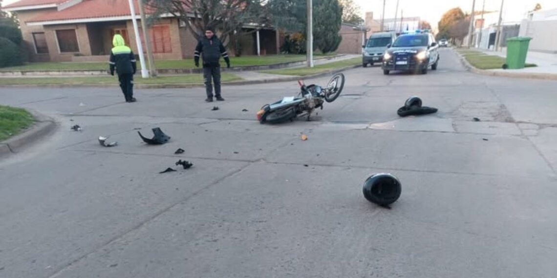 Gálvez: siniestro vial con personas lesionadas en Av. República y Necochea