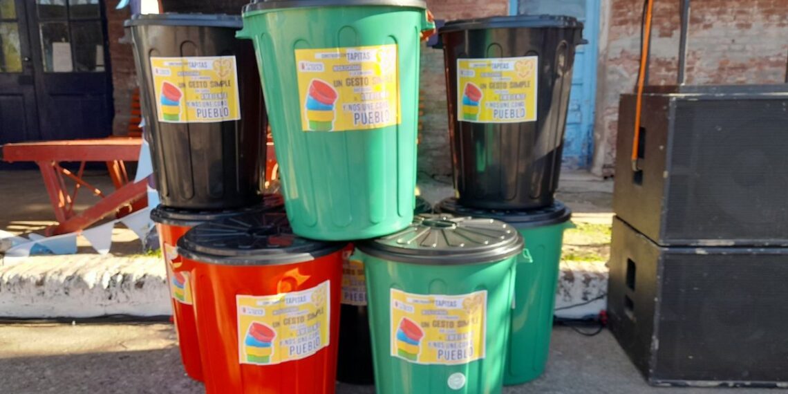 Díaz: tapitas plásticas recolectadas se transforman en contenedores reciclados