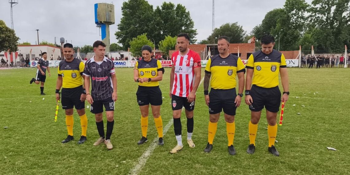 Maciel y Timbuense igualaron en una final vibrante y la definición será en Timbúes