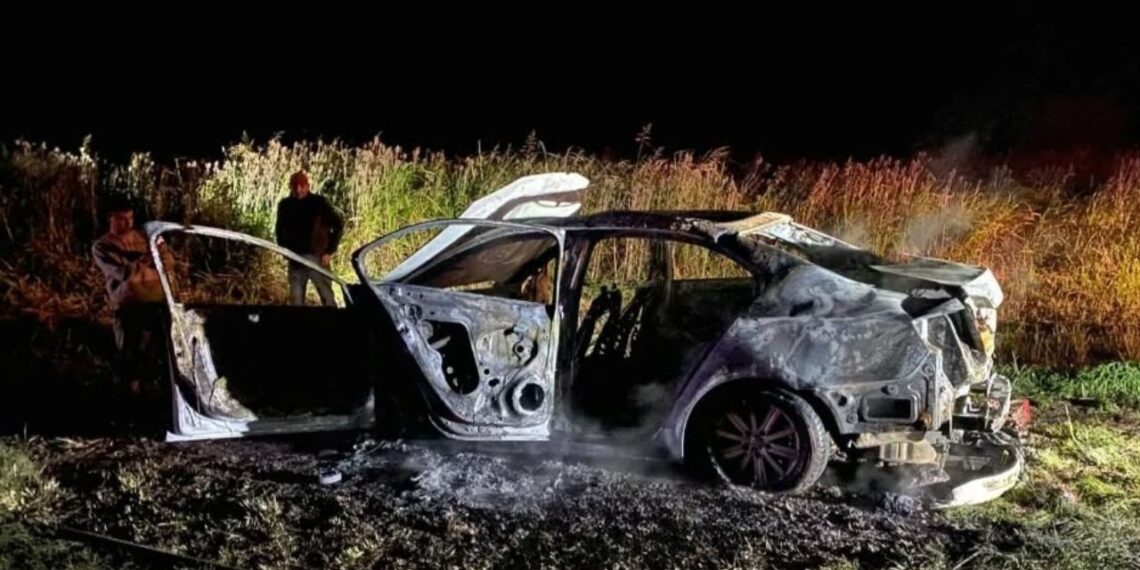 Daños totales en un vehículo incendiado en Ruta 11