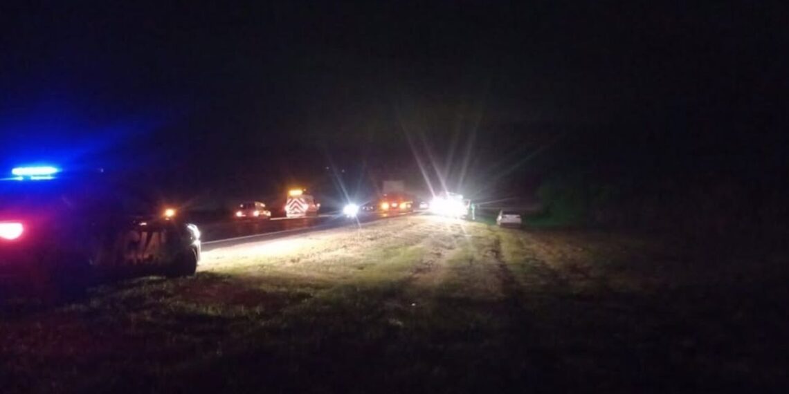 Choque entre dos vehículos en la Autopista a la altura de Maciel