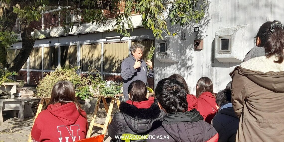 Se realizó una exitosa jornada sobre multiplicación de plantas aromáticas y medicinales